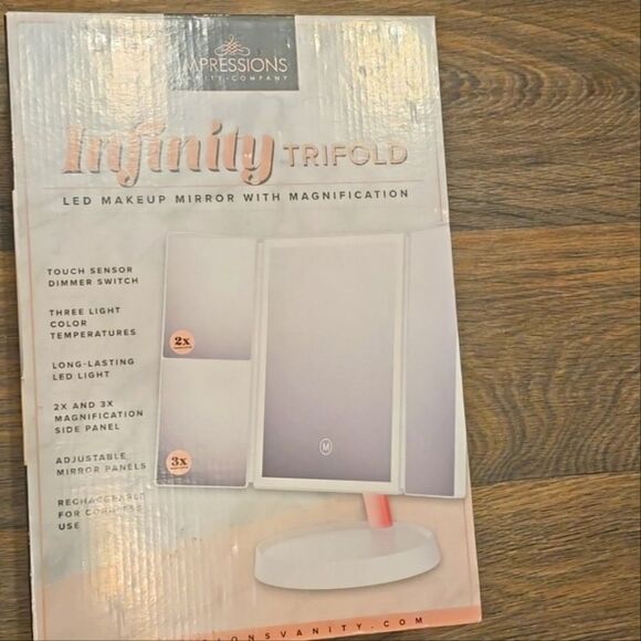 Impressions Infinity Trifold LED Makeup Mirror w/Magnification - Picture 11 of 12